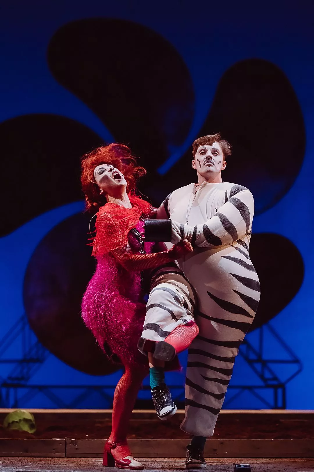 В театре служат. Приключения фандорина безруков. В театре служат. В театре служат. Театральные профессии.